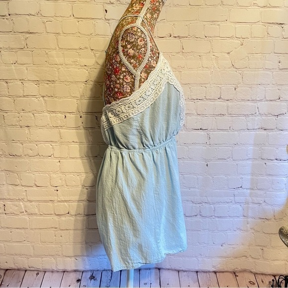 Zaful Contrast embroidery Cami Romper - Picture 5 of 9